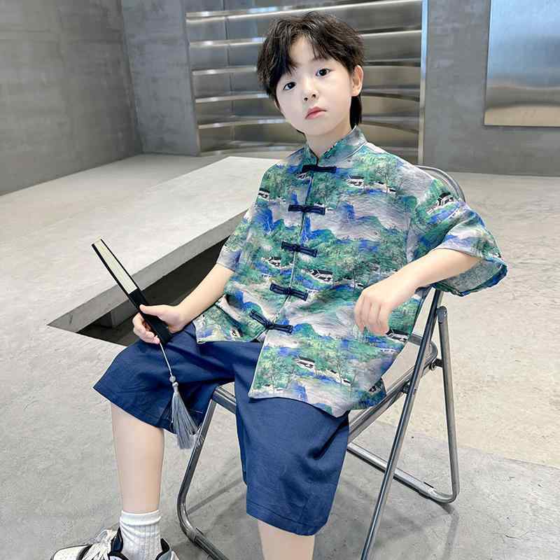 ・カテゴリ: 子供服セット・性別: 男児・スタイル: カジュアル・セット内容: シャツ、パンツの2点セット・袖丈: 半袖・パンツ丈: 五分丈・生地特徴: 柔軟加工・厚さ: 薄手・デザイン要素: チャイナボタン、カーディガン、トレンド・素材: ポリエステル95%・安全基準: B類・留め具: シングルブレスト・カラー展開: グリーン・サイズ展開: 120cm、130cm、140cm、150cm、160cm、170cm