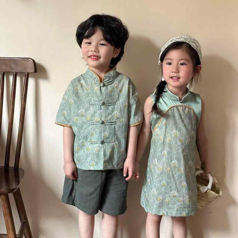 ・カテゴリ: 子供用旗袍・唐装・民族衣装・スタイル: チャイナ風、可愛い、トレンド・生地加工: 柔軟処理・主な素材: 綿100%・生地の厚さ: 薄手・カラー展開: 中式セットアップ、グリーンワンピース・サイズ展開: 80cm、90cm、100cm、110cm、120cm、130cm、140cm、150cm・対象年齢: 3〜8歳（身長100〜140cm）・対象性別: ユニセックス