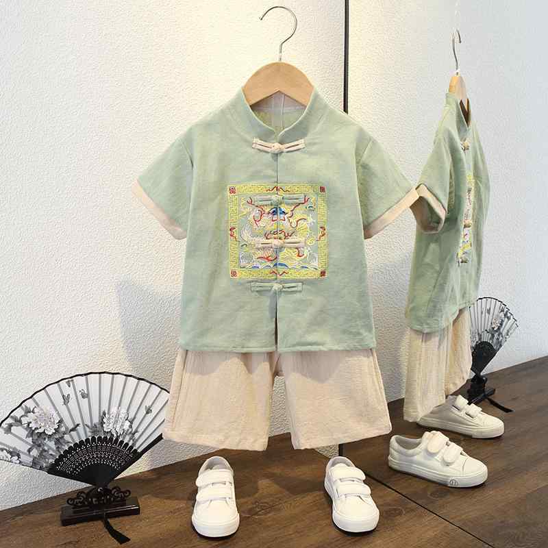 ・カテゴリ: 子供用唐装・民族衣装・スタイル: 中式・主な素材: 綿100%・柄: 動物・性別: 男・対象年齢: 中小童（3〜8歳、100〜140cm）・カラー展開: 方格龍豆グリーン、方格龍レッド、方格福豆グリーン、方格福レッド、窓花ブルー、窓花豆グリーン、飛龍在天レッド、飛龍在天豆グリーン、鶴仰長空レッド、鶴仰長空ブルー、両朵雲ブルー、両朵雲レッド、配色ブルー、配色レッド、小虎豆グリーン、小虎レッド、小円圏豆グリーン、小円圏レッド、招財進宝ピンク、招財進宝豆グリーン・サイズ展開: 90、100、110、120、130、140
