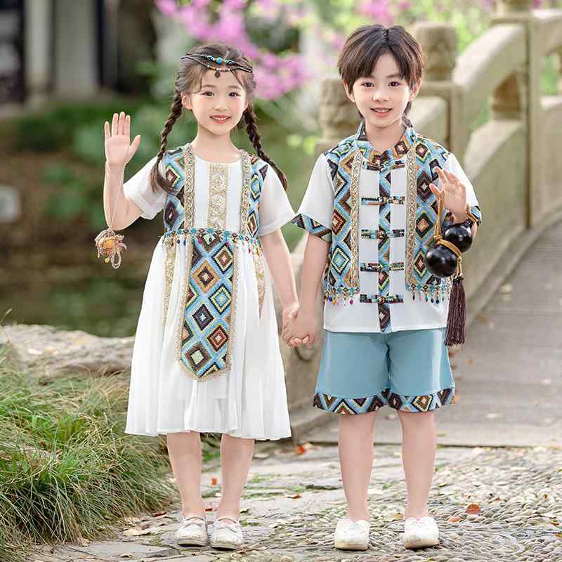 ・柄: 格子柄・スタイル: チャイナ風・仕様: 裏地なし・生地加工: 柔軟処理・デザイン特徴: セットアップ・素材: ポリエステル 80%・生地の厚さ: 薄手・タイプ: 男児、女児・サイズ展開: 90cm、100cm、110cm、120cm、130cm、140cm、150cm、160cm・対象年齢: 3～8歳（目安身長100～140cm）・カテゴリ: 子供用民族衣装