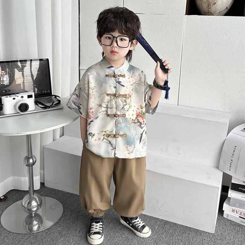 ・カテゴリ: キッズセットアップ・対象性別: 男の子・スタイル: カジュアル・セット内容: トップス、パンツ・セット点数: 2点セット・対象年齢: 中小童（3〜8歳、100〜140cm）・袖丈: 半袖・フード: フードなし・パンツ丈: 5分丈/ハーフパンツ・生地加工: ソフト加工・生地の厚さ: 薄手・素材: ポリエステル100%・安全基準: B類・カラー展開: ミックスカラー・サイズ展開: 100cm、110cm、120cm、130cm、140cm、150cm、160cm、170cm