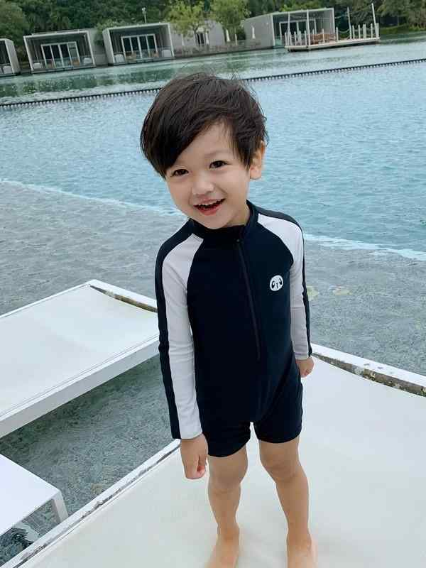 キッズ水着 男の子 長袖 防寒 日焼け防止 速乾 競技用 競泳用 再生繊維 練習用 温泉 海水浴 プール 旅行 ビーチ 4歳 5歳 6歳 黒 白 青 パンダ ペンギン 紫外線対策 キャップ付き 帽子付き