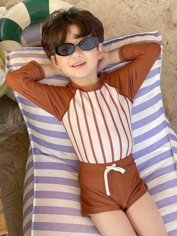 ・カテゴリ: 水着、三角パンツ・対象年齢: 2歳、3歳、4歳、5歳、6歳、7歳、8歳・対象性別: 男の子・スタイル: 韓国風、無地・表地素材: ポリエステル100%・裏地素材: モダール・重量: 約200g・対応シーン: 水泳、水遊び・カラー展開: グリーン、ブラウン、スカイブルー・サイズ展開: 90cm、100cm、110cm、120cm、130cm、140cm