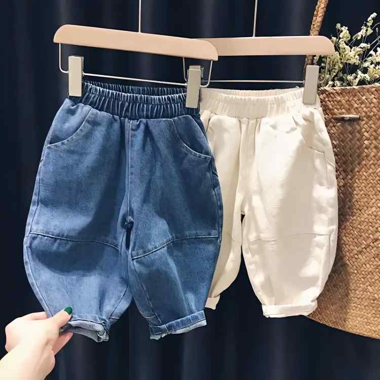 ・カテゴリ: デニムパンツ・スタイル: カジュアル・パンツ丈: ロングパンツ・素材: 綿90%・安全性クラス: B類・厚さ: 普通・対象性別: 男女兼用・柄: その他・加工: 柔軟加工・デザイン要素: トレンド・ウエスト: ミドルウエスト・カラー展開: ホワイト、ブルー・サイズ展開: 80（推奨身長70-80cm）、90（推奨身長80-92cm）、100（推奨身長95-102cm）、110（推奨身長105-112cm）、120（推奨身長115-122cm）、130（推奨身長125-132cm）、140（推奨身長135-142cm）・対象年齢: 中小童（3～8歳、100～140cm）