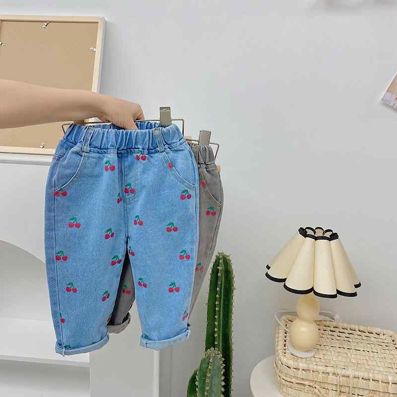 ・カテゴリ: キッズパンツ・スタイル: 韓国風・素材: デニム（綿85%）・安全基準: B類・丈: ロングパンツ・対象性別: 女の子・対象年齢: 中小童（3〜8歳、100〜140cm）・タイプ: カジュアルパンツ・柄: チェリープリント・カラー: ダークグレー、ブルー・対象身長: 80cm、90cm、100cm、110cm、120cm