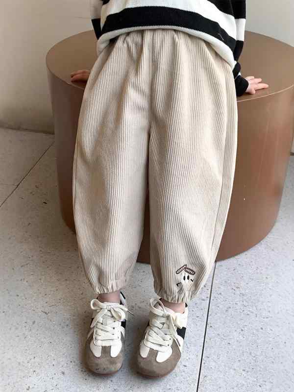 ・カテゴリ: キッズパンツ・スタイル: 韓国風・主な素材: 綿94%・パンツ丈: 長ズボン・対象性別: 男女兼用・対象年齢: 新生児（0〜1歳、80cm以下）・スタイル仕様: コーデュロイパンツ・加工: 柔軟加工・柄: キャラクター・股上: レギュラー（中腰）・カラー展開: アイボリー、ブラウン・対応身長: 90cm、100cm、110cm、120cm、130cm、140cm