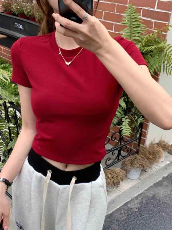 ・カテゴリ: Tシャツ・スタイル: カジュアル、日韓カジュアル、日系風・素材: 綿95%以上、スパンデックス30%以下・柄: 無地・袖丈: 半袖・仕様: イージーケア（ノンアイロン）・シルエット: スリムフィット・着丈: ショート丈（約40cm超〜50cm以下）・ネックライン: クルーネック・カラー展開: ワインレッド、ホワイト、ブラック・サイズ展開: S、M、L、XL、2XL