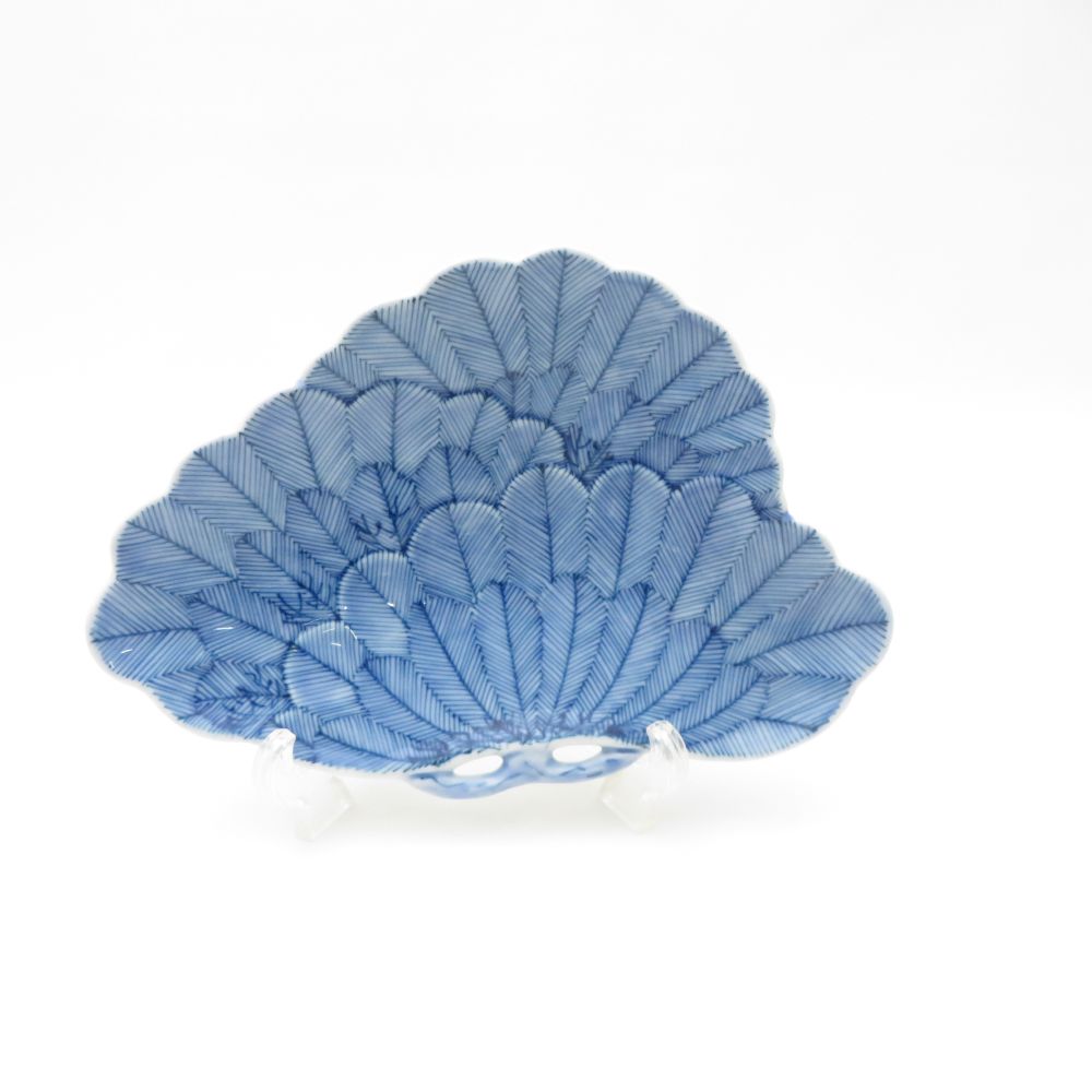 HATAMAN 畑萬陶苑 鍋島御庭焼 染付 三階松皿 2枚 ペア 杏葉の紋 伊万里 飾皿 和食器 SC8803K1 【中古】