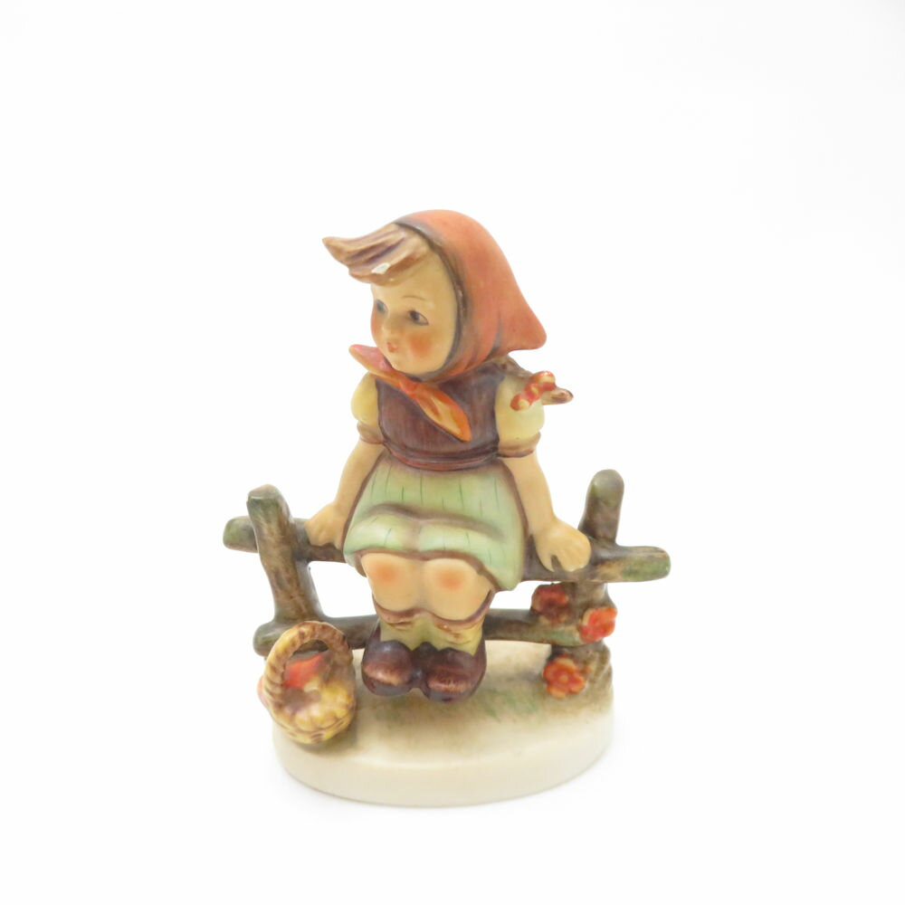 Goebel ゲーベル 112 フンメル人形 フィギュリン 1点 置物 少女 ひと休み 休憩 座る 腰掛ける SC9361V1 【中古】