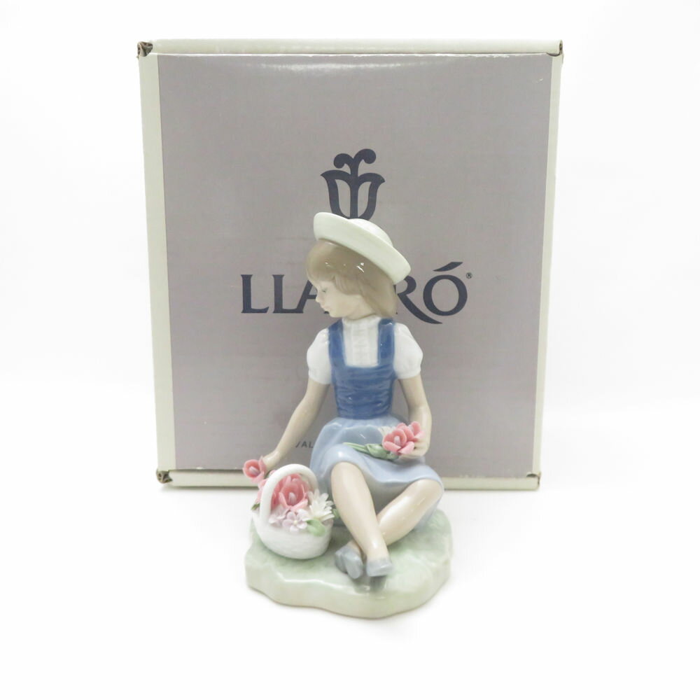 美品 LLADRO リヤドロ 1287 花を摘む少女 フィギュリン 置物 陶器人形 廃盤 絶版 インテリア SC9345G2 【中古】