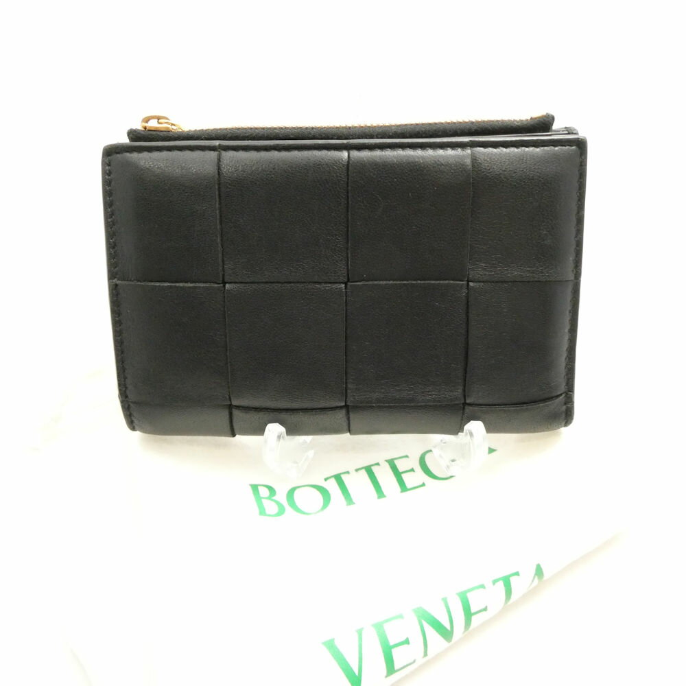 ✨極美品　付属品完備✨ボッテガ　二つ折り　カセット　レザー　ミディアム　RFID ✨極美品 希少色✨ボッテガ 二つ折り カセット レザー RFID搭載 - メルカリ