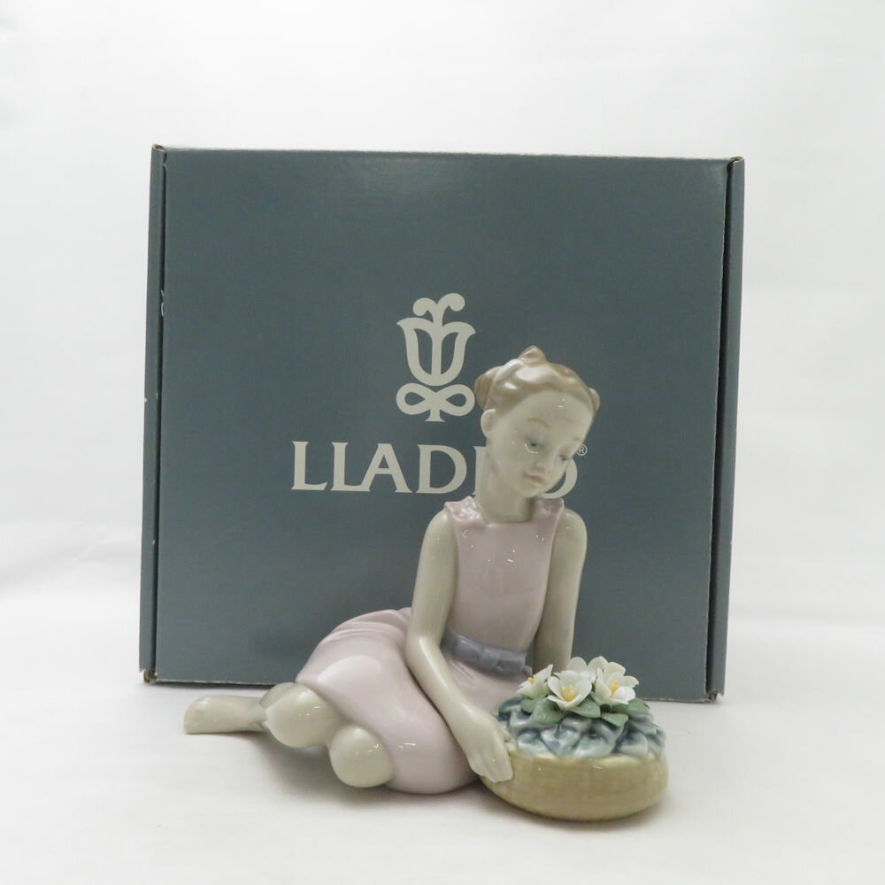 未使用 LLADRO リヤドロ 8573 きれいに咲いてね フィギュリン 置物 インテリア 女の子 花 SM4936E1 【中古】