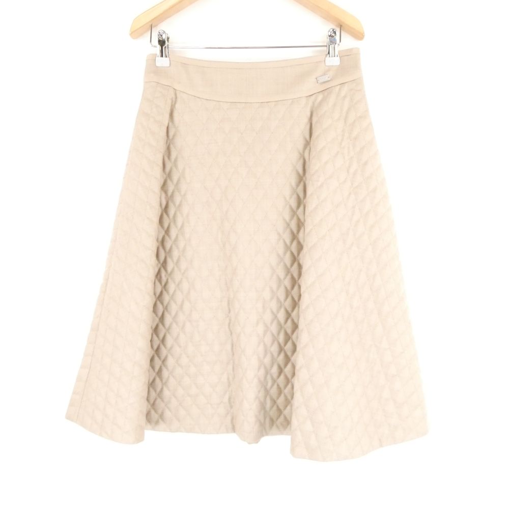 Rakuten - 美品 FOXEY BOUTIQUE フォクシー 42620 Skirt Cross Flare クロスフレア ライトナチュラル スカート 40 Mサイズ相当 ウール100％ フレア ひざ丈 キルティング レディース AU4215A44 【中古】