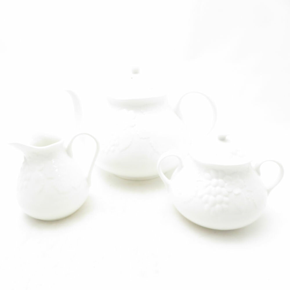 美品 WEDGWOOD ウェッジウッド ストロベリー＆バイン ティーポット クリーマー シュガーポット 3点 セット 黒壺 旧刻印 廃盤 茶器 ミルク 砂糖 SC10751X2 【中古】