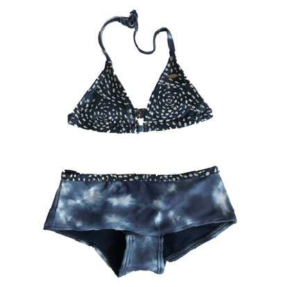 商　品：667802 カラー：ネイビー(NVY) 素　材：表地　ナイロン85％　ポリウレタン15％、裏地　ポリエステル100％ サイズ：XS 身　長：116.0cm サイズ：S 身　長：128.0cm ※上記内容は、あくまでも目安となります...