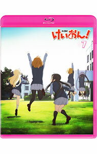 【中古】【Blu−ray】けいおん！ 7 初回生産限定版 BOX コード譜 きせかえ軽音部 ステッカー ピック プロフィールカード付 / 山田尚子【監督】