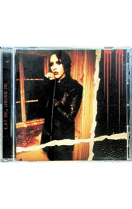 &nbsp;&nbsp;&nbsp; イート・ミー、ドリンク・ミー の詳細 発売元: ユニバーサルミュージック アーティスト名: マリリン・マンソン カナ: イートミードリンクミー / マリリンマンソン ディスク枚数: 1枚 品番: UICS1139 発売日: 2007/06/06 曲名Disc-11.　イフ・アイ・ワズ・ユア・ヴァンパイア2.　プッティング・ホールズ・イン・ハッピネス3.　ザ・レッド・カーペット・グレイヴ4.　ゼイ・セッド・ザット・ヘルズ・ノット・ホット5.　ジャスト・ア・カー・クラッシュ・アウェイ6.　ハート・シェイプド・グラスィズ7.　エヴィデンス8.　アー・ユー・ザ・ラビット？9.　ミューティレイション10.　ユー・アンド・ミー・アンド・ザ・デヴィル・メイクス311.　イート・ミー，ドリンク・ミー12.　ハート・シェイプド・グラスィズ（リミックス・バイ・ジェイド“AFI”｜日本盤ボーナス・トラック）13.　ハート・シェイプド・グラスィズ（リミックス・バイ・スペース・カウボーイ｜日本盤ボーナス・トラック）14.　プッティング・ホールズ・イン・ハッピネス（アコースティック｜日本盤ボーナス・トラック） 関連商品リンク : マリリン・マンソン ユニバーサルミュージック