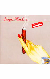 &nbsp;&nbsp;&nbsp; ヴェリー・ベスト・オブ・セルジオ・メンデスとブラジル’66 の詳細 ブラジリアン・ポップの大御所、セルジオ・メンデス率いるポップ・ボッサ・グループのベスト・アルバム再発盤。全盛期ともいえるA&M時代のヒット曲を中心に編集された86年発売作品。 カテゴリ: 中古CD ジャンル: 海外のロック＆ポップス 海外のアーティスト 発売元: ユニバーサルミュージック アーティスト名: セルジオ・メンデス＆ブラジル’66 カナ: ヴェリーベストオブセルジオメンデストブラジル66 THE VERY BEST OF SERGIO MENDES & BRASIL '66 / セルジオメンデスアンドブラジル66 SERGIO MENDES & BRASIL '66 ディスク枚数: 1枚 品番: UICY2535 発売日: 2002/06/21 ENG: SERGIO MENDES & BRASIL '66 THE VERY BEST OF SERGIO MENDES & BRASIL '66 曲名Disc-11.　マシュ・ケ・ナダ2.　スカーボロー・フェア3.　ウィズ・ア・リトル・ヘルプ4.　ライク・ア・ラヴァー5.　恋のおもかげ6.　ナイト・アンド・デイ7.　フール・オン・ザ・ヒル8.　ノルウェーの森9.　君に夢中10.　ルック・アラウンド11.　星屑のボサ・ノバ12.　デイトリッパー13.　プリティ・ワールド14.　波15.　パイス・トロピカル16.　ウォッチ・ホワット・ハプンズ 関連商品リンク : セルジオ・メンデス＆ブラジル’66 ユニバーサルミュージック