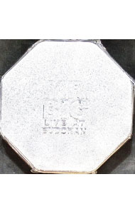 &nbsp;&nbsp;&nbsp; ライヴ・アット・ブドウカン の詳細 もっか、活動停止、ソロ・モードに入っている彼らの96年作、武道館公演ライヴ。積極的なTV出演で今やお茶の間にまで人気が浸透。そんな彼らにふさわしくライヴも実に華やか。ヒット曲満載に加え、D.ボウイの(14)などカヴァーもあり、サーヴィス満点の1枚だ。 カテゴリ: 中古CD ジャンル: 海外のロック＆ポップス 海外のアーティスト 発売元: イーストウエスト・ジャパン アーティスト名: ミスター・ビッグ（US） カナ: ライヴアットブドウカン LIVE AT BUDOKAN / ミスタービッグ ディスク枚数: 1枚 品番: AMCY2400 発売日: 1997/11/05 ENG: LIVE AT BUDOKAN 曲名Disc-11.　イントロ／ピアノ2.　トラップド・イン・トイランド3.　テイク・カヴァー4.　60’Sマインド5.　ジェーン・ドゥ6.　メドレー；ベース・イントロ｜ハッド・イナフ｜ビッグ・ラヴ｜テイク・ア・ウォーク｜マーシリス7.　アウト・オブ・ザ・アンダーグラウンド8.　アライヴ・アンド・キッキン9.　ザ・ホール・ワールズ・ゴナ・ノウ10.　ロード・トゥ・ルーイン11.　ワッツ・イット・ゴナ・ビー12.　フール・アス・トゥデイ13.　アディクテッド・トゥ・ザット・ラッシュ14.　サフラゲット・シティ15.　リヴィン・ライク・ア・ドッグ16.　エイント・シーン・ラヴ・ライク・ザット 関連商品リンク : ミスター・ビッグ（US） イーストウエスト・ジャパン