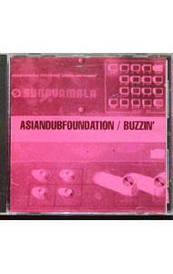 &nbsp;&nbsp;&nbsp; ADFツアー・エディション の詳細 フジ・ロック・フェスにやってくる、話題グループのいろんなヴァージョンを集めたもの。UKエイジアンとしての自負と、先端のビートを展開してやるんだという野心が見事に交錯する疾走表現。とくに、3曲のライヴは生々しく、堪能できる。 カテゴリ: 中古CD ジャンル: 海外のロック＆ポップス 海外のアーティスト 発売元: ユニバーサルミュージック アーティスト名: エイジアン・ダブ・ファウンデイション カナ: エーディーエフツアーエディション / エイジアンダブファウンデイション ディスク枚数: 1枚 品番: POCD1275 発売日: 1998/06/29 ENG: 曲名Disc-11.　バジン（ラジオ・エディット）2.　バジン（ディラン・ライムズ・リミックス）3.　デジタル・アンダークラス4.　バジン（フル・レングス）5.　フリー・サトパル・ラム（ライヴ・ヴァージョン）6.　チャージ（ライヴ・ヴァージョン）7.　NAXALITE（ライヴ・ヴァージョン） 関連商品リンク : エイジアン・ダブ・ファウンデイション ユニバーサルミュージック　