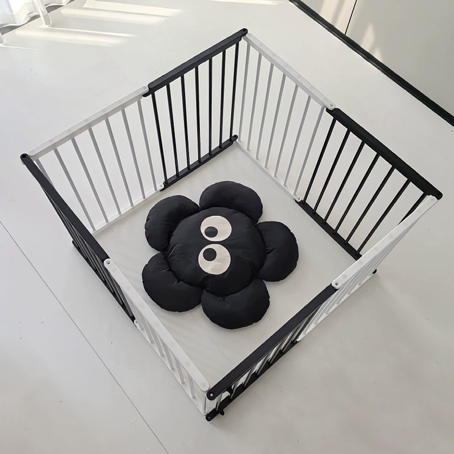 ペットサークル 犬 サークル ドア付き 室内外兼用 自由にレイアウトOK 折り畳み ペットケージ 犬 ゲージ 多頭飼い 安全柵 室内 小型犬 中型犬 組み立て簡単 幅93×奥行93×高さ68cm ブラック
