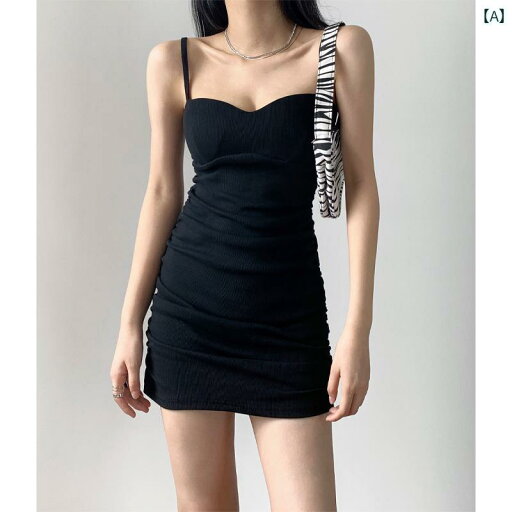 レディース トップス オシャレ 韓国 夏用の 胸 パッド 付きのと アメリカ 黒い サスペンダー ドレス。 オフショルダーの 鎖骨を 細く 見せ プリーツ入りの ヒップを 包む aラインの ショート スカート 付き。 レディース トップス オシャレ 韓国 夏用の 胸 パッド 付きのと アメリカ 黒い サスペンダー ドレス。 オフショルダーの 鎖骨を 細く 見せ プリーツ入りの ヒップを 包む aラインの ショート スカート 付き。
