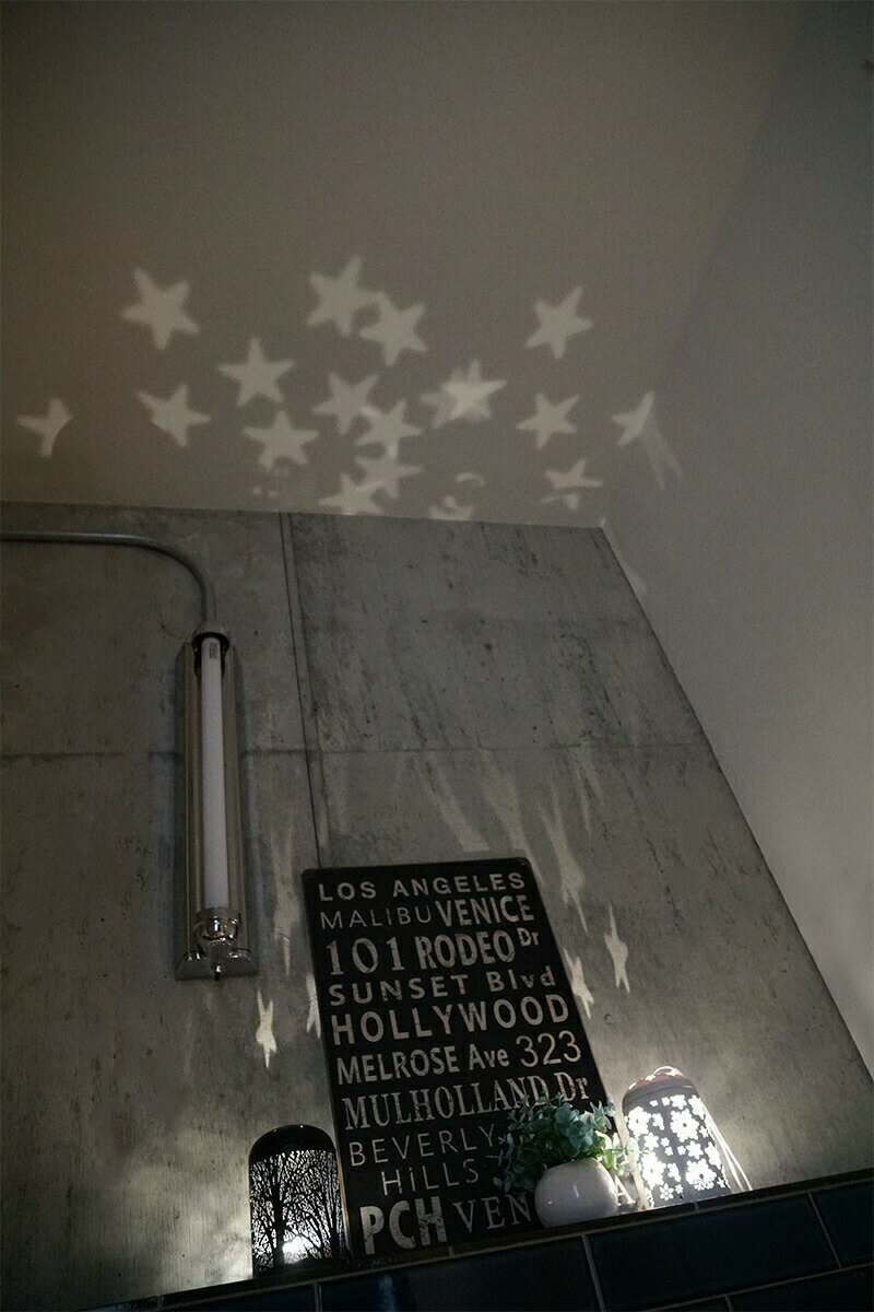 P10倍! 最大2000円クーポン配布中!LEDランタンライト リモコン付き LED ランタン 懐中電灯 ゆらぎ 電池式 星 雪の結晶 キャンドル LED ライト 常夜灯 補助照明 卓上照明 小型ランタン 停電対策 防災グッズ 間接照明 クリスマス 誕生日 結婚式 パーティ ハロウィン通販格安セール情報 楽天 通販