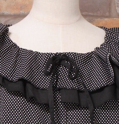 『merlot』2段フリルフレンチスリーブドットブラウスシャツ(ブラック)(春・夏) レディース 女性 トップス ブラウス シャツ 前開き 半袖 フレンチスリーブ 黒 リボンセット 【merlot(メルロー)】 メルロー 3