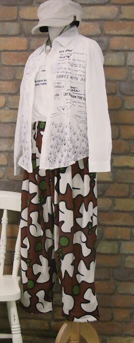 『merlot』〜数多の鳩が飛びかう〜ノーマル丈総柄ワイドパンツ（春・秋）(小豆色) レディース 女性 パ..