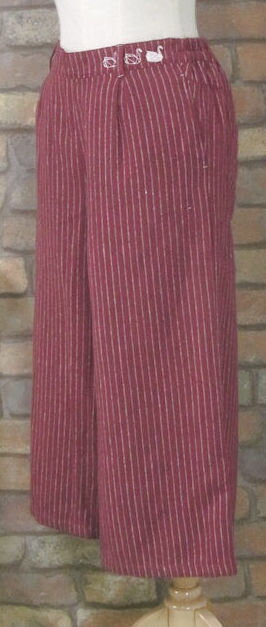 『Emago』〜手書き風白鳥刺繍付き〜ストライプ刺繍ガウチョパンツ(ワイン(赤紫))（秋・冬）レディース 女性 パンツ ボトムス ノーマル丈 縦線 毛羽立つ 起毛 大人 ナチュラル【Emago(イマゴ)】 イマゴ