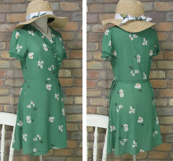 『manimum』花柄ラップ半袖ワンピース(グリーン)(夏向け) レディース 女性 緑　巻きワンピース 美ライン　フリル ストリートカジュアル【メニマム】