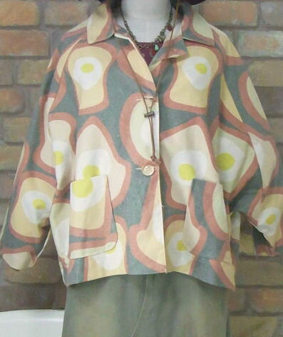 『merlot』〜エッグオントースト〜目玉焼きトーストの総柄♪ジャケット(カーキイエロー)（秋・冬・初春..