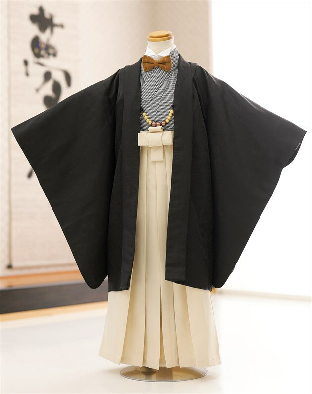 楽天貸衣裳　ぽえむ七五三 5歳 男の子 着物レンタル d5622 袴レンタル【2wayスタイル】蝶ネクタイ 753レンタル 七五三フルセット 貸衣装 卒園式 子供着物 羽織袴 5才 七草祝い 初詣 かっこいい おしゃれ 人気 高級ブランド 2024 シンプルブラック×モダンスタイル【レンタル】