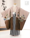 【レンタル】5歳 男の子 高級 正絹 着物レンタル 七五三 d4399-2「100cm〜110cm」753 フルセット 袴レンタル 卒園式 4歳 5才 七草祝い 貸衣装 羽織 人気 レトロ かっこいい おしゃれ 上品 子供着物 プレミアム 2024 くすみベージュに吉祥勇壮兜と飛翔鷹(4)