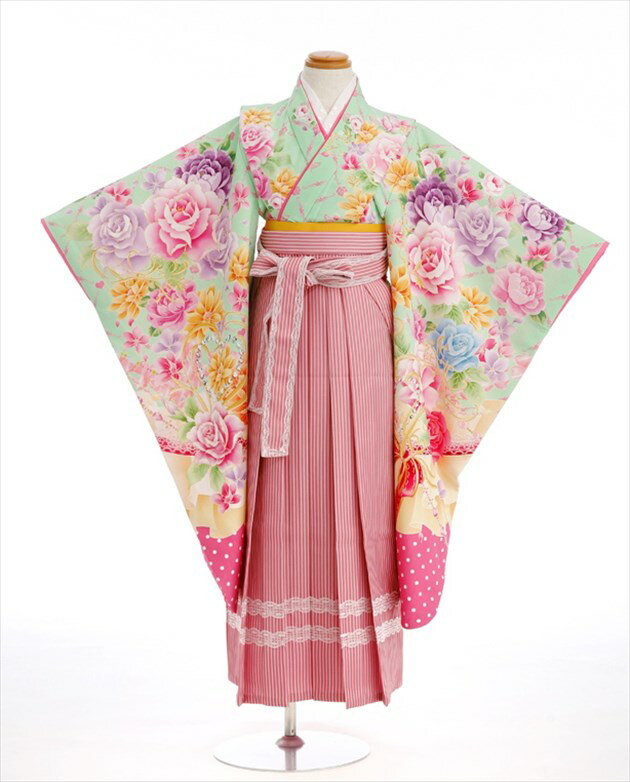 ※上記のご予約状況カレンダーを 必ずご確認いただきご注文下さい &nbsp; 着物のサイズなどについて詳しくお知りになりたい方は お電話でお気軽にお問い合せください。 【フリーダイヤル】 0120-140-375 【レンタルガイド】 ◆レンタルから返却までの流れ ◆レンタルご利用規約 ◆レンタル保険 ホっとプラス ◆ご予約のキャンセルについて ◆よくある質問 &nbsp; &nbsp;&nbsp; &nbsp; 【品　番】 h7052(グリーン薔薇にピンク縞袴/卒園式・イベント/6歳前後女の子用袴/フルセットレンタル) 【サイズ】 身丈：133cm/肩裄：52cm/袖丈：76cm/袴丈：70cm 身長…115cm〜128cm位 【素　材】 表地：高級ポリエステル /裏地：高級ポリエステル 【レンタル内容】 着物、襦袢、袴、袴下帯、足袋、伊達締め、腰紐(2本)、 コーリンベルト（2本）、草履、髪飾り 【髪飾りについて】 髪飾りは「通常タイプ±0円」の他に、 「グレードアップ（3点セレクト）+2500円」のご用意もございます。 ご希望のお客様はご注文時にお選びくださいませ。 ※髪飾りはいずれも「洋風アップスタイル用」です。 【日本髪用飾り】ではございませんのでご注意ください。 ※【日本髪用飾り】のご用意も少数ございます。 ご希望のお客様は別途ご相談くださいませ。 【レンタル期間】 こちらのレンタル期間は3泊4日となります。 基本ご利用日2日前にお届けになります。 ご利用日の翌日夕方頃までに返却発送して下さい。 【袴サイズについて】 ※身長の低い方向けに「65cm」へ袴サイズを変更可能です。 「65cm」へ袴のサイズ変更をご希望の場合はご注文時備考欄に記載下さい。 ※色の変更は出来ません 【備考】 ※レンタル品です。販売用ではありません。 ※簡単な着付けマニュアルをお付けします。 【レンタルでプレゼント】 1・当店のオリジナル思い出フォトブック＆感動スライド動画をプレゼント。 2・安心の特許技術VB配合の抗ウイルスおしぼりタオルも期間限定でプレゼント中 *素材感や色合いの表現には個人差があり、環境により色合いが異なる場合がありますので、ご了承の上ご注文お願い致します。 &nbsp; &nbsp; &nbsp; ★安心のフルセットレンタル★ ★小物も含め、手軽に持ち運べる専用カバンにてお届けします★ &nbsp;