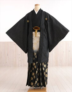 【レンタル】成人式 袴レンタル 男 mo213s 紋付袴 フルセット 男性着物レンタル 羽織袴 成人式レンタル メンズ 人気 かっこいい レトロ モダン 二十歳 正月 イベント 光沢 貸衣装 和服 kimono 2023 高級ブランド「モダンクラシック」黒地モダンアート×黒金亀甲袴格安セール