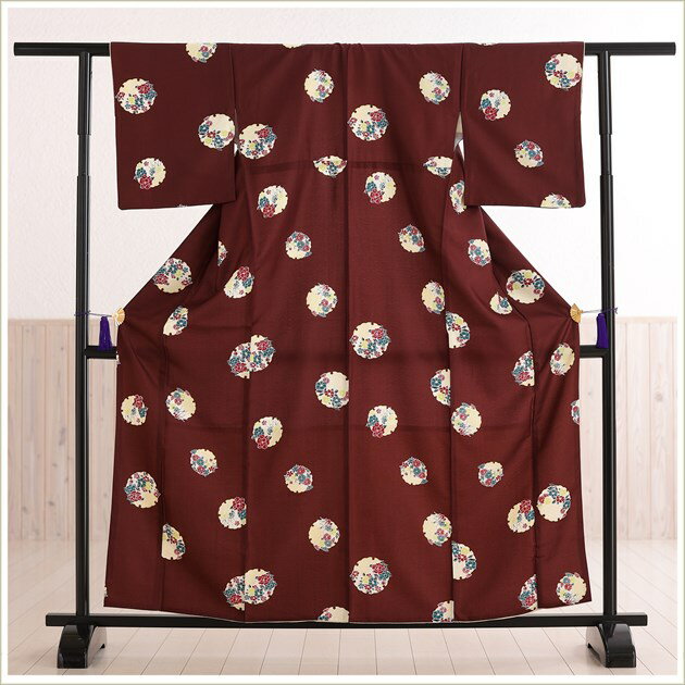 卒業式 小さめサイズ 袴レンタル 女 kmoh1010 大学 短大 専門学校 卒業袴 フルセット 女性 先生袴 高校生 中学生 文化祭 大きめ小学生 3月 4月 袴レンタル 人気 レトロ モダン おしゃれ 春 フォトブックプレゼント 茶色モダンに古典慶華紋×黒市松袴【レンタル】