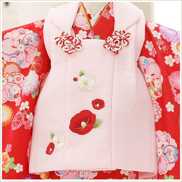【レンタル】3歳 女の子 被布セット 感動楽チャック着物レンタル「チャックを上げるだけで簡単着付け」ワンタッチ 七五三 zf0116 通気性が良く快適 着崩れしない 95cm前後 753 貸衣装 子供着物 人気 かわいい おしゃれ 赤地に古典彩り慶祝華 2