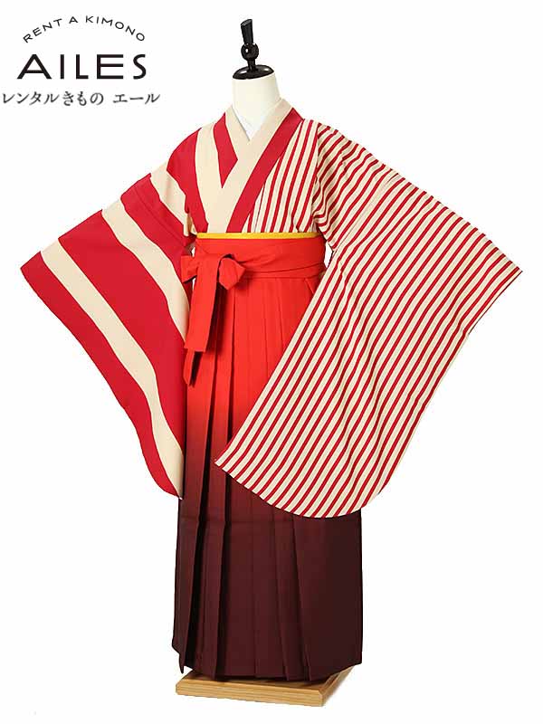 ●商品詳細適用サイズ女子12～13歳　　　　　　　　　　　 身長148cm〜153cm ●素材・表地：合成繊維（比翼仕立）・裏地：合成繊維●袴セット寸法　肩裄66cm/袖丈76cm/袴紐下丈87cm※袴紐下丈の測り方　 みぞおち5cm下から足の甲までの長さ寸法見本はこちらをご覧ください。※サイズ調整が必要な場合があります●セット内容・着物・袖なし長襦袢・袴・半幅帯・重衿（着物に付属） ・足袋・伊達締め・腰紐4本・コーリンベルト・衿芯 ・草履 ※着付けに必要なタオル、髪飾りはご準備ください。 ※着物と袴以外の半幅帯や小物などはお選び頂いた袴に合わせて当店スタッフがコーディネートさせていただきます。※袴が短くなる場合は、お手持ちのブーツをご使用ください。〔ブーツはショートブーツではなく、ふくらはぎまでのものをご使用ください。〕●レンタル期間レンタル期間は商品がお手元に届いた日 （ご利用日の2日前）から3泊4日です。ご利用の翌日までにご返送下さい。●返却方法送料は往復無料です。※北海道・沖縄・離島一部地域を除く同封したヤマト運輸の着払い伝票でお送りください。※ヤマト運輸以外での返却の場合 送料はお客様の方でご負担下さい。※クリーニングなどの後始末は一切不要です。※注意：モニターの発色の具合によって実際のものと色が異なる場合があります。※カバンまたは箱タイプでの配送となります。&nbsp; ※カレンダーの表示に少しお時間がかかります。表示までしばらくお待ちください。 ×印のところは既にご予約済みとなっております。 カレンダーの予約状況が反映されるまで時間がかかることがありますので、 予約確定ではございません。楽天からのメール後のショップからのメールにて確定とさせていただきます。【レンタル】ジュニア小学校卒業袴レンタルAR0050 赤 ストライプ 縞 赤 袴 ジュニア卒業式 小学生 卒業式 袴女の子 小学校 卒業袴 レンタル 卒業式 レンタル袴 小学校 卒業 着物【往復送料無料】148cm〜153cm 150cm前後 小学校卒業式などにご利用ください。 写真（左）全身（上）前アップ ※商品の色については、画面を表示するモニターによって実際と多少異なる場合がございます。 1012-00317 商品詳細 ●素材 ・表地：合成繊維(比翼仕立) ・裏地：合成繊維 　寸法の見方はこちらを参照して下さい。 ●標準サイズ 身長： 148cm〜153cm位