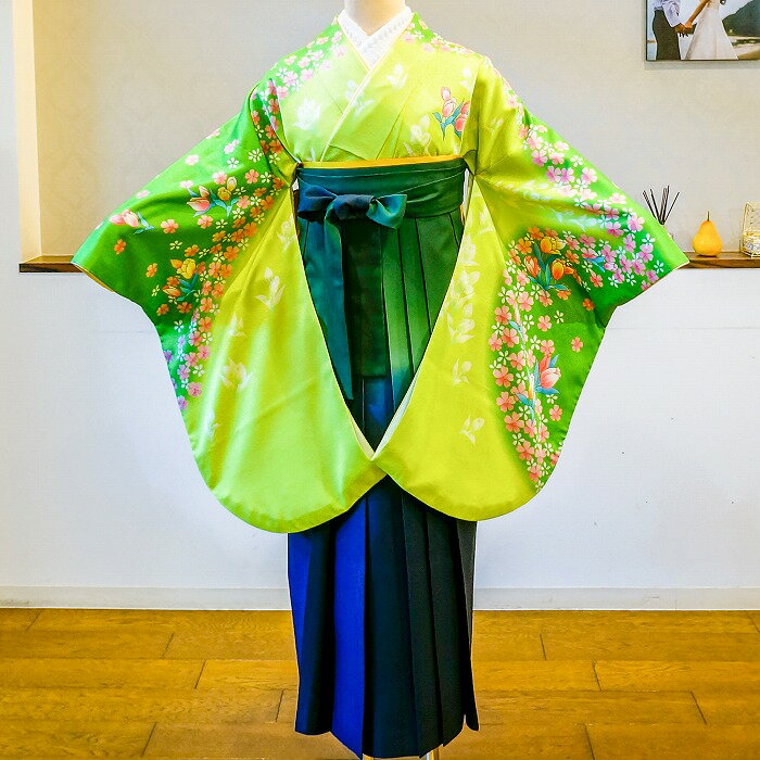 【卒業式 袴 レンタル】 卒業式 女性 袴 フルセット レンタル [ライトグリーン花柄着物xグリーン/紺グラデ袴(Lサイズ)] 令和6年 2024年 令和5年度卒業式 卒業袴レンタル 袴一式 大学生 卒業生 先生 女性用袴 レンタル着物 レトロ かわいい はかま お花見 観桜会 記念撮影
