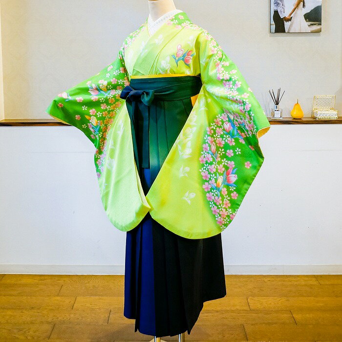 【卒業式 袴 レンタル】 卒業式 女性 袴 フルセット レンタル [ライトグリーン花柄着物xグリーン/紺グラデ袴(Lサイズ)] 令和6年 2024年 令和5年度卒業式 卒業袴レンタル 袴一式 大学生 卒業生 先生 女性用袴 レンタル着物 レトロ かわいい はかま お花見 観桜会 記念撮影