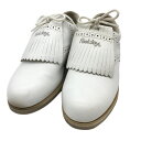 商品説明 ブランド FootJoy アイテム ゴルフシューズ 表記サイズ 5 1/2W（22.5相当） ※海外サイズの場合もございます。必ず実寸サイズをご確認ください。 実寸サイズ アウトソール全長：約25cmアウトソール最大幅：約9cm ※実寸サイズの採寸方法については、こちらをご覧ください。 特徴・仕様 付属品 商品ランク A コメント うす汚れ ★ 実寸サイズは、平台に平置きして外寸を測定しておりますので、商品によっては若干の誤差が生じます。数cmの誤差は予めご了承くださいませ。 ★ 商品詳細の追記・訂正をする場合がございますので、必ず最下段までお読みください。 商品ランク（ゴルフウェア） N 新品（タグ付き) S 新品未使用品（タグなし） A+ 使用感や汚れ等がない、または目立たない綺麗な中古品 A 使用感や汚れ等が少ない美品や良品 B+ 使用感や中小の汚れ等がある一般的な中古品 B 使用感や大中の汚れ等がある一般的な中古品 C 使用感や大中の汚れ、小さな穴等がある中古品 商品ランク（ゴルフシューズ） N 新品（タグ付き) S 新品未使用品（タグなし） A+ しわや汚れ等がない、または少ない綺麗な中古品 A しわや小さな汚れはあるが、使用感が少ない美品や良品 B+ しわや中小の汚れ、使用感がある一般的な中古品 B しわや大中の汚れ、使用感がある一般的な中古品 C しわや大中の汚れ、使用感がある中古品 D しわや大きな汚れ、使用感がある中古品 &nbsp;★A+～CランクはUSED品となりますので、神経質な方はご入札をお控えください。 &nbsp;★Nランクは新品商品ですが、一部保管時による汚れ等があります。商品説明や写真で必ずご確認ください。　