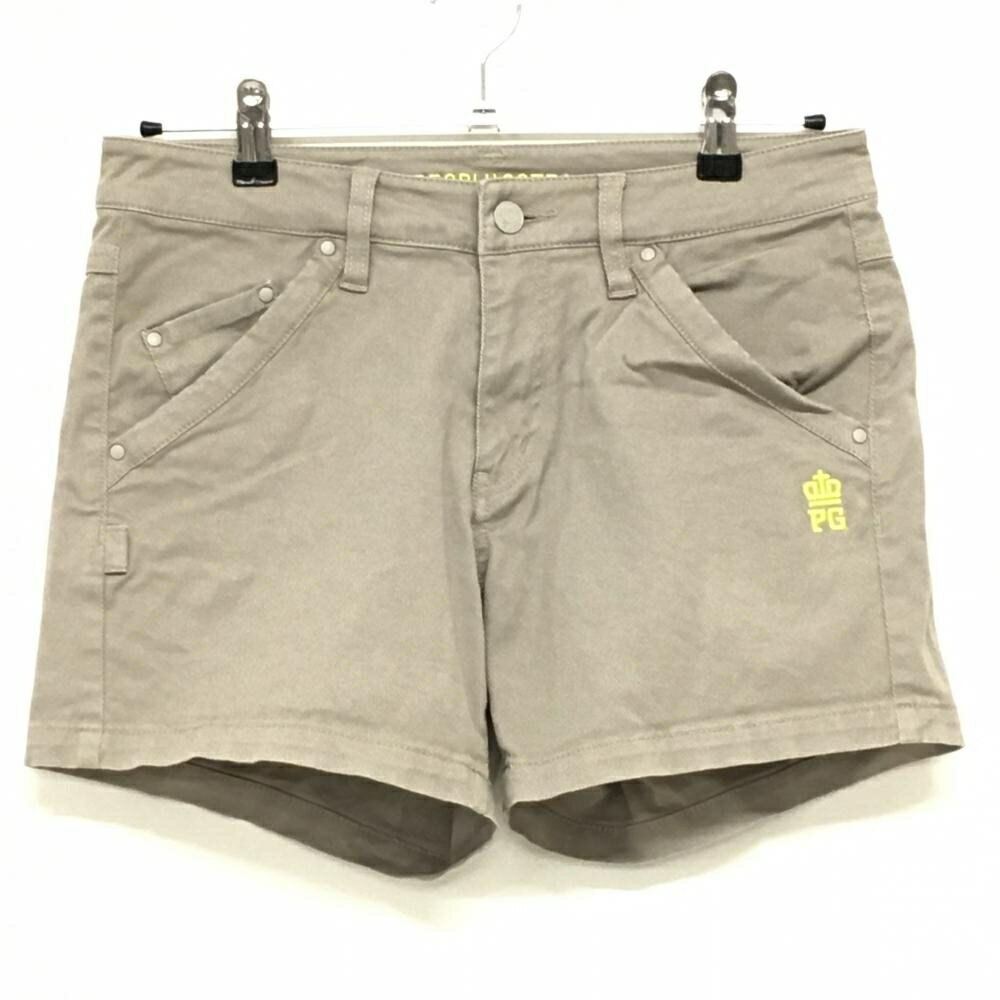 商品説明 ブランド PEARLY GATES アイテム ショートパンツ 表記サイズ 1 ※海外サイズの場合もございます。必ず実寸サイズをご確認ください。 実寸サイズ 　ウエスト：約39cm　股上：約23.5cm　股下：約10.5cm　もも幅：約25cm　裾幅：約27cm ※実寸サイズの採寸方法については、こちらをご覧ください。 ★実寸サイズは平台に平置きして外寸を測定しており、商品によっては若干の誤差が生じます。数cmの誤差は予めご了承くださいませ。 特徴・仕様 付属品 商品ランク A コメント ボタン色はがれ 商品ランク（ゴルフウェア） N 新品（タグ付き) S 新品未使用品（タグなし） A+ 使用感や汚れ等がない、または目立たない綺麗な中古品 A 使用感や汚れ等が少ない美品や良品 B+ 使用感や中小の汚れ等がある一般的な中古品 B 使用感や大中の汚れ等がある一般的な中古品 C 使用感や大中の汚れ、小さな穴等がある中古品 商品ランク（ゴルフシューズ） N 新品（タグ付き) S 新品未使用品（タグなし） A+ しわや汚れ等がない、または少ない綺麗な中古品 A しわや小さな汚れはあるが、使用感が少ない美品や良品 B+ しわや中小の汚れ、使用感がある一般的な中古品 B しわや大中の汚れ、使用感がある一般的な中古品 C しわや大中の汚れ、使用感がある中古品 D しわや大きな汚れ、使用感がある中古品 &nbsp;★A+～CランクはUSED品となりますので、神経質な方はご入札をお控えください。 &nbsp;★Nランクは新品商品ですが、一部保管時による汚れ等があります。商品説明や写真で必ずご確認ください。　