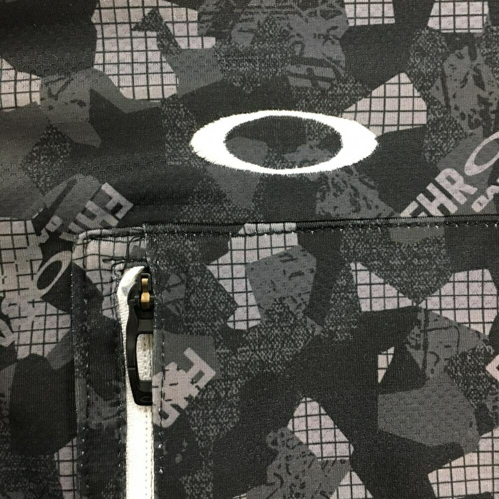 【ポイント10倍！楽天スーパーセール期間限定】【美品】オークリー 半袖ポロシャツ グレー×黒 総柄 ボタンダウン 一部メッシュ メンズ L ゴルフウェア 2023年モデル Oakley