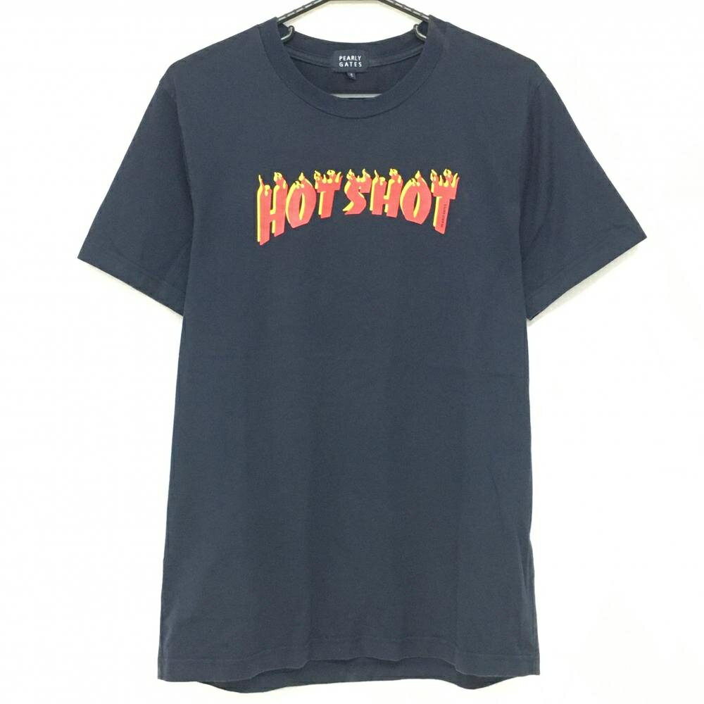 商品説明 ブランド PEARLY GATES アイテム Tシャツ 表記サイズ 5 ※海外サイズの場合もございます。必ず実寸サイズをご確認ください。 実寸サイズ 　身幅：約50cm　袖丈：約21cm　肩幅：約42cm　着丈：約73cm ※実寸サイズの採寸方法については、こちらをご覧ください。 ★実寸サイズは平台に平置きして外寸を測定しており、商品によっては若干の誤差が生じます。数cmの誤差は予めご了承くださいませ。 特徴・仕様 適応時期 春 ・ 夏 商品ランク B+ コメント ネック・肩・袖口色褪せ 商品ランク（ゴルフウェア） N 新品（タグ付き) S 新品未使用品（タグなし） A+ 使用感や汚れ等がない、または目立たない綺麗な中古品 A 使用感や汚れ等が少ない美品や良品 B+ 使用感や中小の汚れ等がある一般的な中古品 B 使用感や大中の汚れ等がある一般的な中古品 C 使用感や大中の汚れ、小さな穴等がある中古品 商品ランク（ゴルフシューズ） N 新品（タグ付き) S 新品未使用品（タグなし） A+ しわや汚れ等がない、または少ない綺麗な中古品 A しわや小さな汚れはあるが、使用感が少ない美品や良品 B+ しわや中小の汚れ、使用感がある一般的な中古品 B しわや大中の汚れ、使用感がある一般的な中古品 C しわや大中の汚れ、使用感がある中古品 D しわや大きな汚れ、使用感がある中古品 &nbsp;★A+～CランクはUSED品となりますので、神経質な方はご入札をお控えください。 &nbsp;★Nランクは新品商品ですが、一部保管時による汚れ等があります。商品説明や写真で必ずご確認ください。　