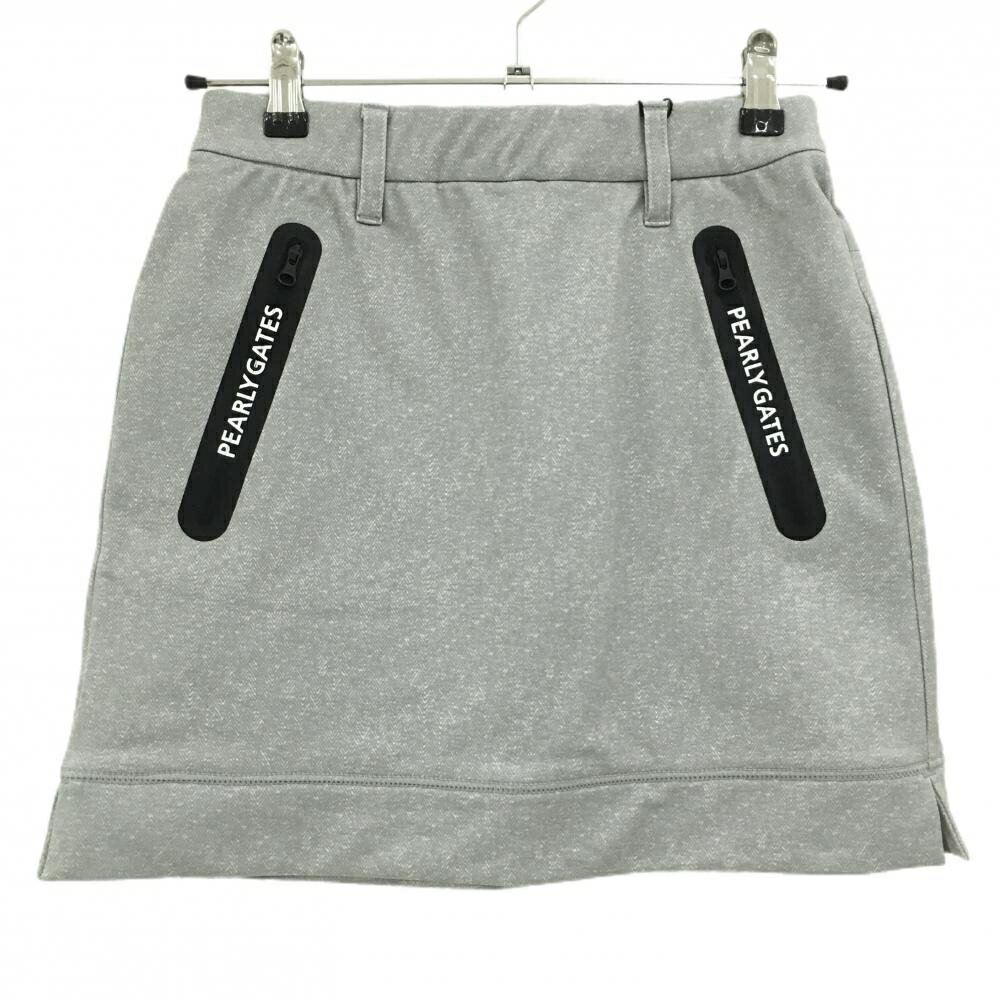 商品説明 ブランド PEARLY GATES アイテム スカート 表記サイズ 00 ※海外サイズの場合もございます。必ず実寸サイズをご確認ください。 実寸サイズ 　ウエスト：約31cm　スカート丈：約39.5cm ※実寸サイズの採寸方法については、こちらをご覧ください。 ★実寸サイズは平台に平置きして外寸を測定しており、商品によっては若干の誤差が生じます。数cmの誤差は予めご了承くださいませ。 特徴・仕様 バックファスナーリボン　 適応時期 秋 ・ 冬 商品ランク N コメント 商品ランク（ゴルフウェア） N 新品（タグ付き) S 新品未使用品（タグなし） A+ 使用感や汚れ等がない、または目立たない綺麗な中古品 A 使用感や汚れ等が少ない美品や良品 B+ 使用感や中小の汚れ等がある一般的な中古品 B 使用感や大中の汚れ等がある一般的な中古品 C 使用感や大中の汚れ、小さな穴等がある中古品 商品ランク（ゴルフシューズ） N 新品（タグ付き) S 新品未使用品（タグなし） A+ しわや汚れ等がない、または少ない綺麗な中古品 A しわや小さな汚れはあるが、使用感が少ない美品や良品 B+ しわや中小の汚れ、使用感がある一般的な中古品 B しわや大中の汚れ、使用感がある一般的な中古品 C しわや大中の汚れ、使用感がある中古品 D しわや大きな汚れ、使用感がある中古品 &nbsp;★A+～CランクはUSED品となりますので、神経質な方はご入札をお控えください。 &nbsp;★Nランクは新品商品ですが、一部保管時による汚れ等があります。商品説明や写真で必ずご確認ください。　