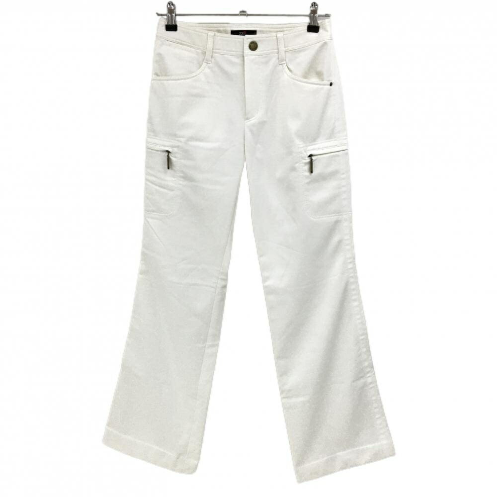 商品説明 ブランド 23区 アイテム カーゴパンツ 表記サイズ 64 ※海外サイズの場合もございます。必ず実寸サイズをご確認ください。 実寸サイズ 　ウエスト：約35cm　股上：約23cm　股下：約80cm　もも幅：約26cm　裾幅：約24.5cm ※実寸サイズの採寸方法については、こちらをご覧ください。 ★実寸サイズは平台に平置きして外寸を測定しており、商品によっては若干の誤差が生じます。数cmの誤差は予めご了承くださいませ。 特徴・仕様 適応時期 秋 ・ 冬 商品ランク A+ コメント 商品ランク（ゴルフウェア） N 新品（タグ付き) S 新品未使用品（タグなし） A+ 使用感や汚れ等がない、または目立たない綺麗な中古品 A 使用感や汚れ等が少ない美品や良品 B+ 使用感や中小の汚れ等がある一般的な中古品 B 使用感や大中の汚れ等がある一般的な中古品 C 使用感や大中の汚れ、小さな穴等がある中古品 商品ランク（ゴルフシューズ） N 新品（タグ付き) S 新品未使用品（タグなし） A+ しわや汚れ等がない、または少ない綺麗な中古品 A しわや小さな汚れはあるが、使用感が少ない美品や良品 B+ しわや中小の汚れ、使用感がある一般的な中古品 B しわや大中の汚れ、使用感がある一般的な中古品 C しわや大中の汚れ、使用感がある中古品 D しわや大きな汚れ、使用感がある中古品 &nbsp;★A+～CランクはUSED品となりますので、神経質な方はご入札をお控えください。 &nbsp;★Nランクは新品商品ですが、一部保管時による汚れ等があります。商品説明や写真で必ずご確認ください。　