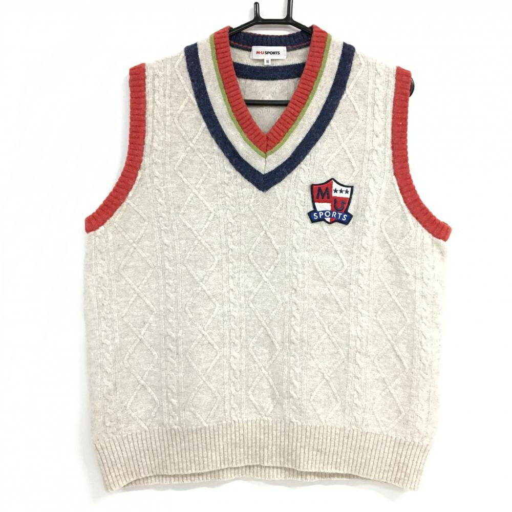 【超美品】MUスポーツ ニットベスト ベージュ×レッド系 Vネック ケーブル編み ロゴワッペン メンズ 52(XL) ゴルフウェア M・U SPORTS