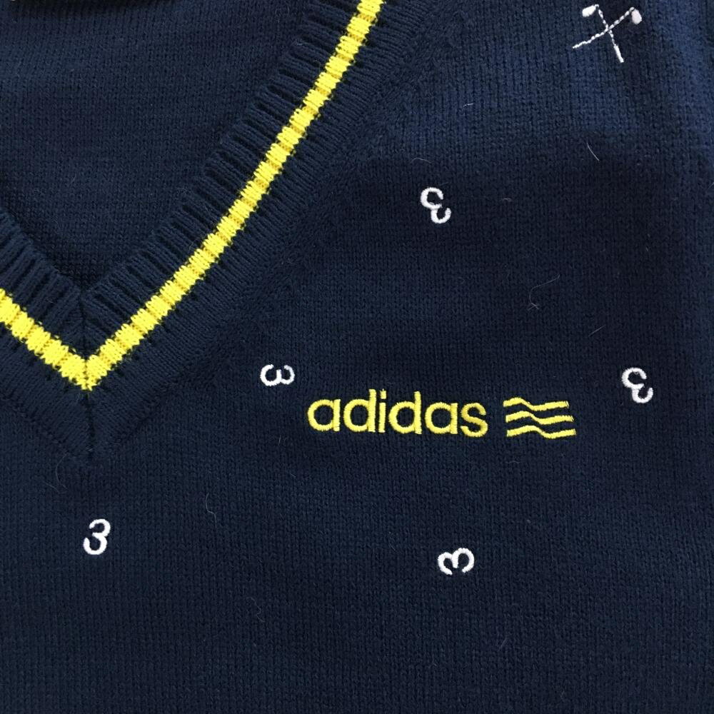【超美品】アディダス ニットベスト ネイビー×イエロー 総柄刺しゅう Vネック レデ...