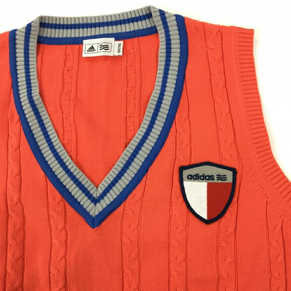 【美品】アディダス ニットベスト レッドオレンジ×ブルー ケーブル編み Vネック ロゴワッペン レディース OT/XG(XL) ゴルフウェア adidas